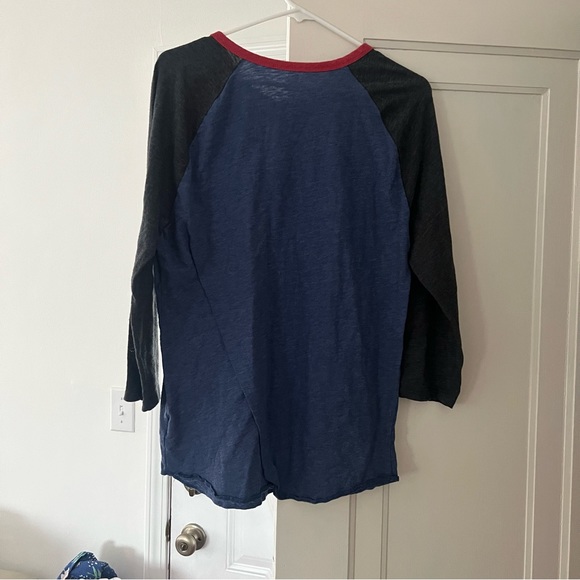American Eagle Long Sleeve Tee - Picture 2 of 3